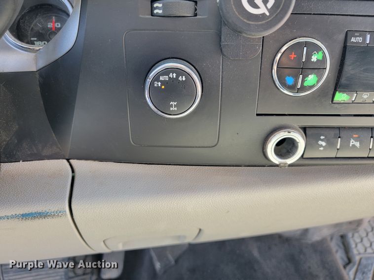 image for item II9016 2011 Chevrolet Silverado 1500  Crew Cab pickup truck