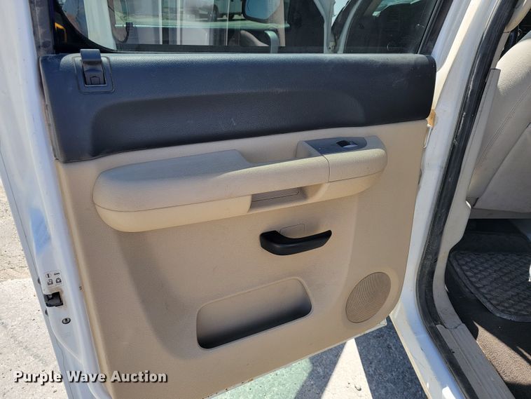 image for item II9016 2011 Chevrolet Silverado 1500  Crew Cab pickup truck