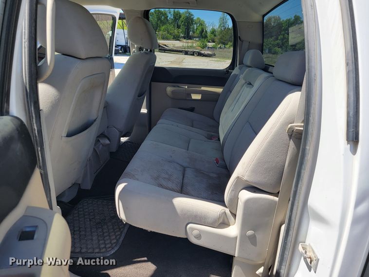 image for item II9016 2011 Chevrolet Silverado 1500  Crew Cab pickup truck