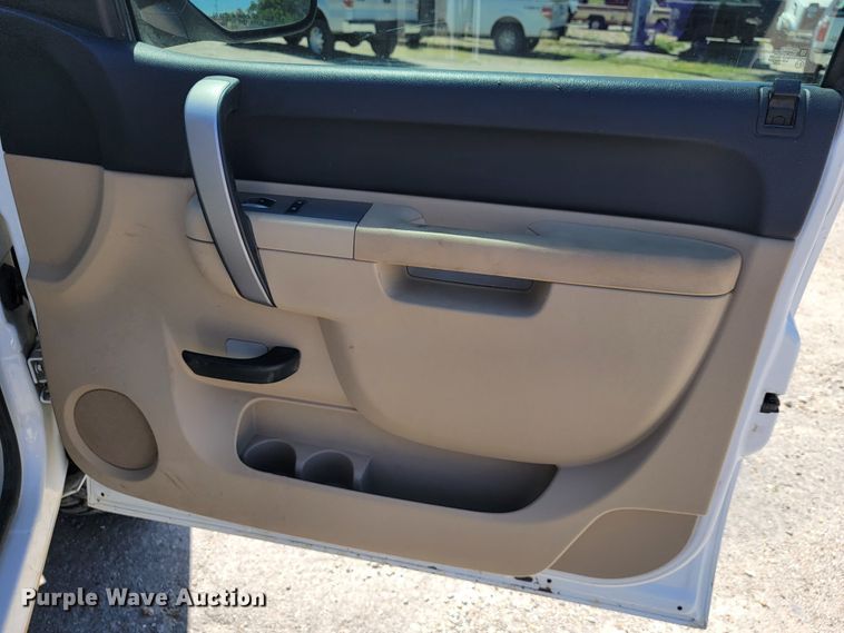 image for item II9016 2011 Chevrolet Silverado 1500  Crew Cab pickup truck