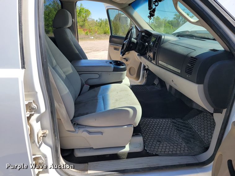 image for item II9016 2011 Chevrolet Silverado 1500  Crew Cab pickup truck