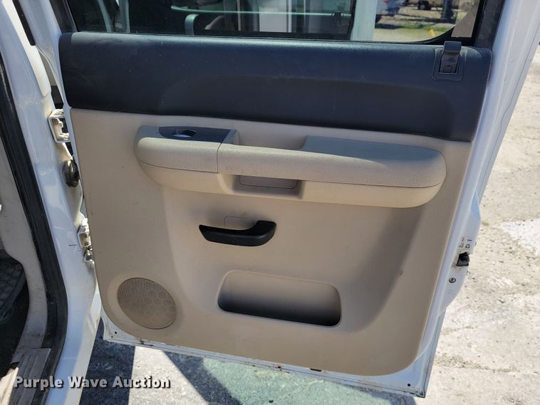 image for item II9016 2011 Chevrolet Silverado 1500  Crew Cab pickup truck