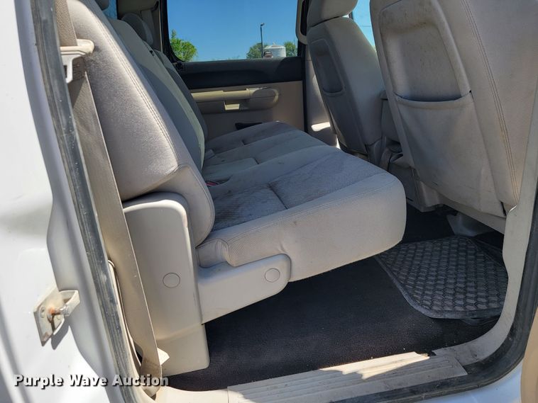 image for item II9016 2011 Chevrolet Silverado 1500  Crew Cab pickup truck