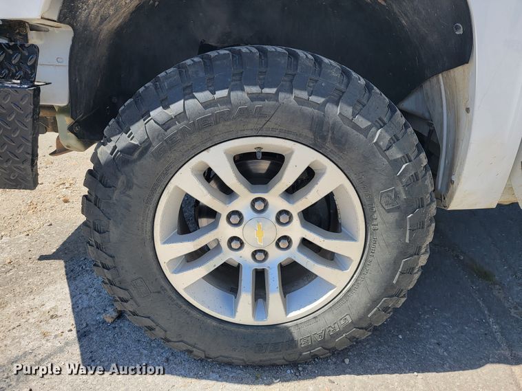 image for item II9016 2011 Chevrolet Silverado 1500  Crew Cab pickup truck