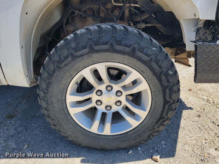 image for item II9016 2011 Chevrolet Silverado 1500  Crew Cab pickup truck