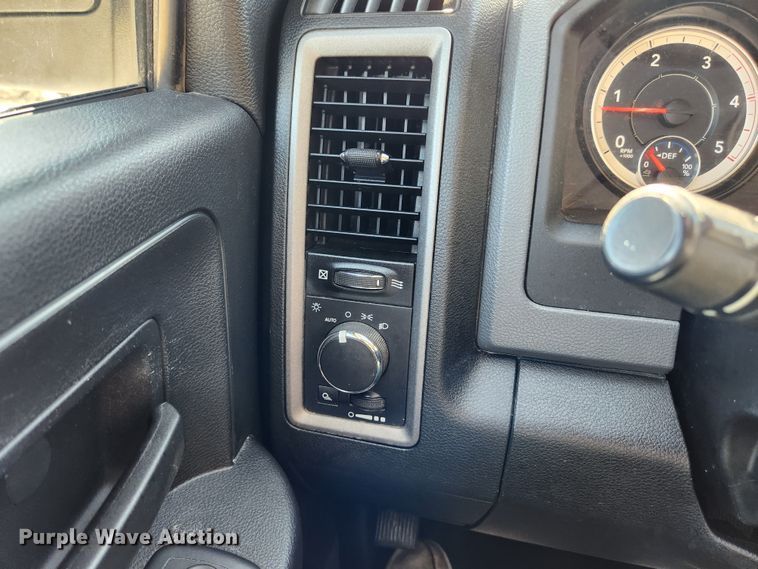 image for item JB9617 2016 Dodge Ram 3500HD  Crew Cab pickup truck