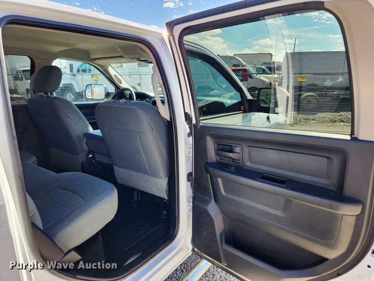 image for item JB9617 2016 Dodge Ram 3500HD  Crew Cab pickup truck