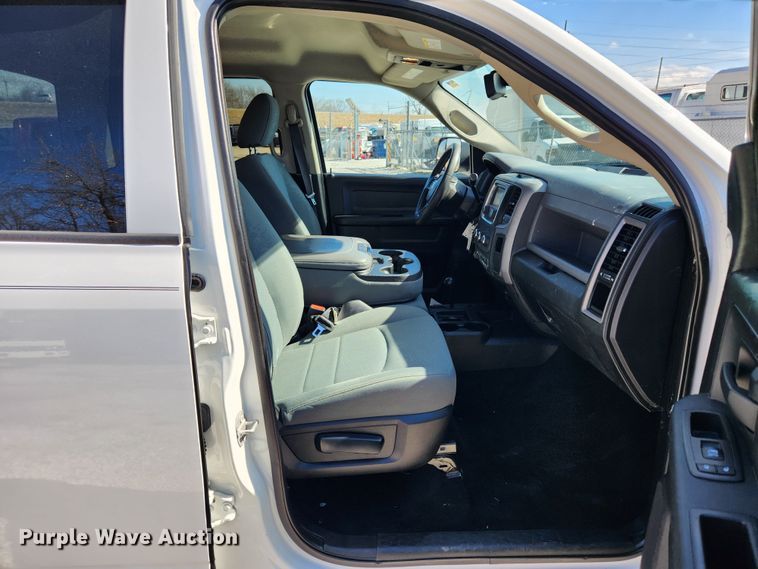 image for item JB9617 2016 Dodge Ram 3500HD  Crew Cab pickup truck