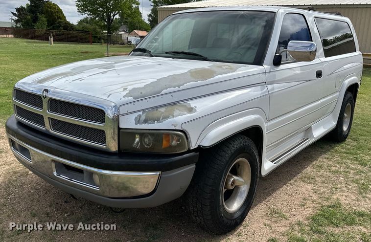 image for item JJ9929 1996 Dodge Ram 1500  SUV