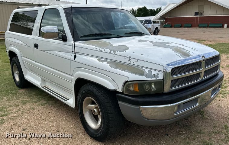 image for item JJ9929 1996 Dodge Ram 1500  SUV
