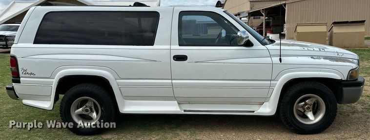 image for item JJ9929 1996 Dodge Ram 1500  SUV