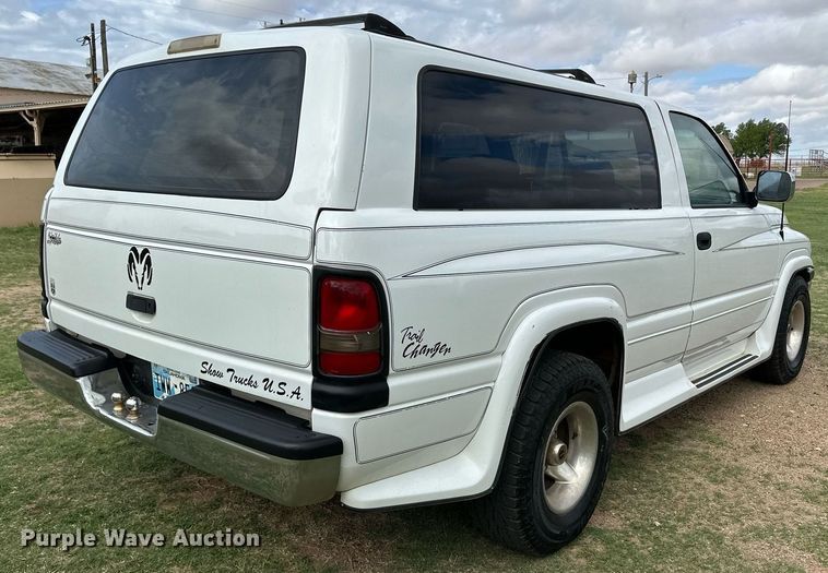 image for item JJ9929 1996 Dodge Ram 1500  SUV