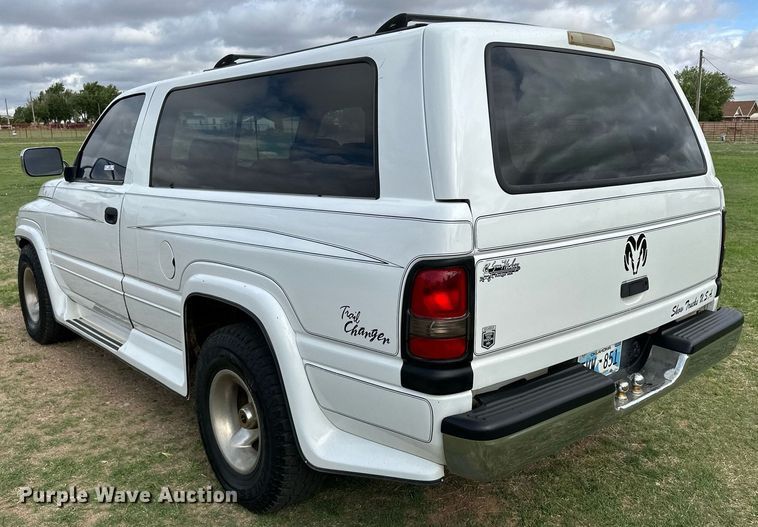 image for item JJ9929 1996 Dodge Ram 1500  SUV