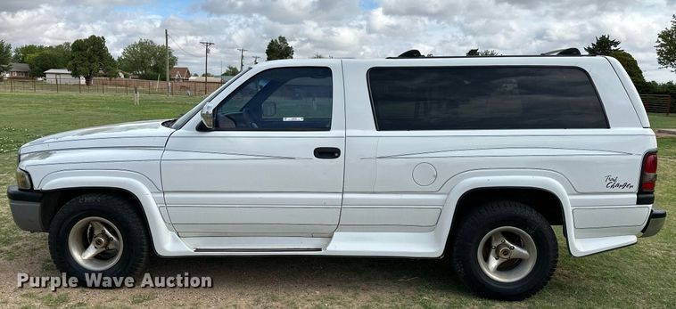 image for item JJ9929 1996 Dodge Ram 1500  SUV