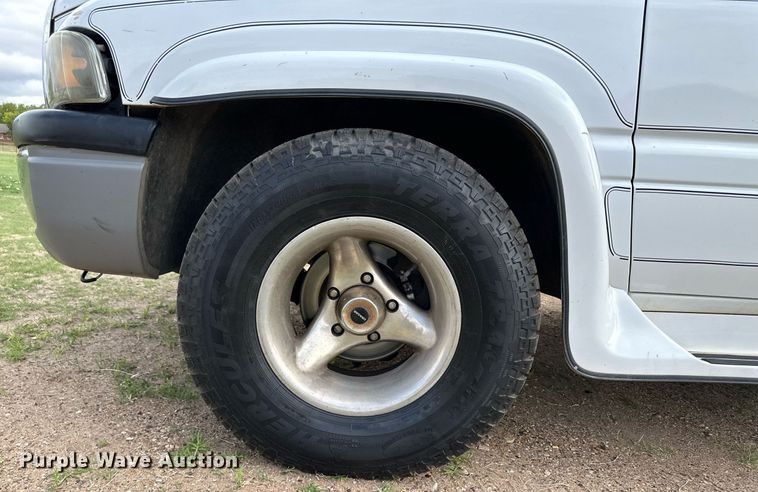 image for item JJ9929 1996 Dodge Ram 1500  SUV