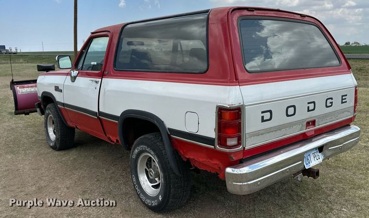 image for item JJ9937 1993 Dodge Ram Charger  SUV