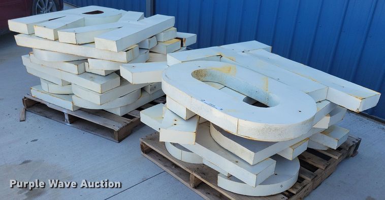 image for item JO9100 Finders keepers building sign