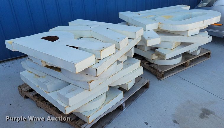 image for item JO9100 Finders keepers building sign