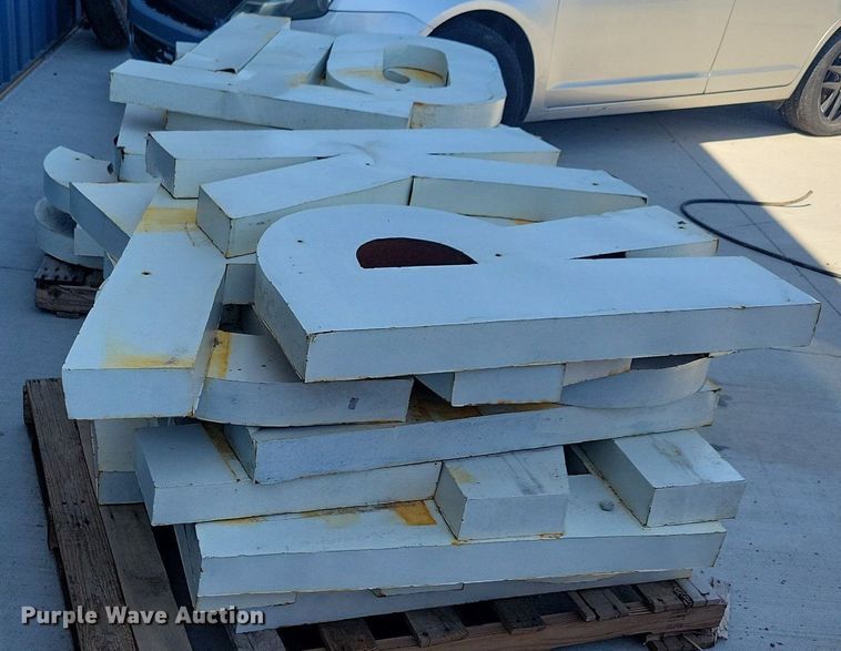 image for item JO9100 Finders keepers building sign