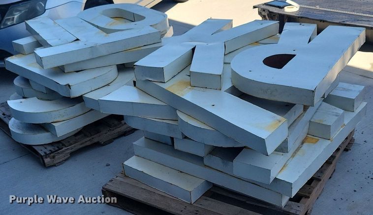 image for item JO9100 Finders keepers building sign