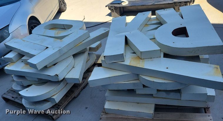 image for item JO9100 Finders keepers building sign