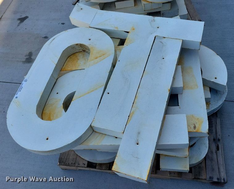 image for item JO9100 Finders keepers building sign