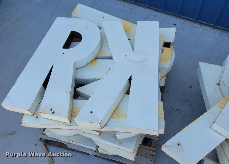 image for item JO9100 Finders keepers building sign