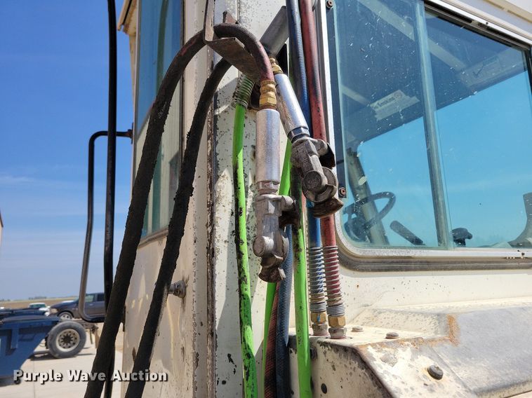 image for item JO9122 2006 Ottawa 30  yard truck