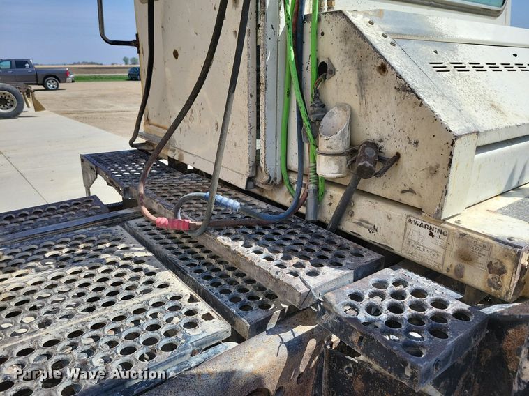 image for item JO9122 2006 Ottawa 30  yard truck