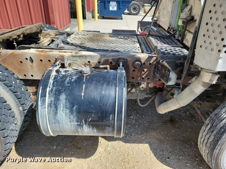 image for item JO9122 2006 Ottawa 30  yard truck