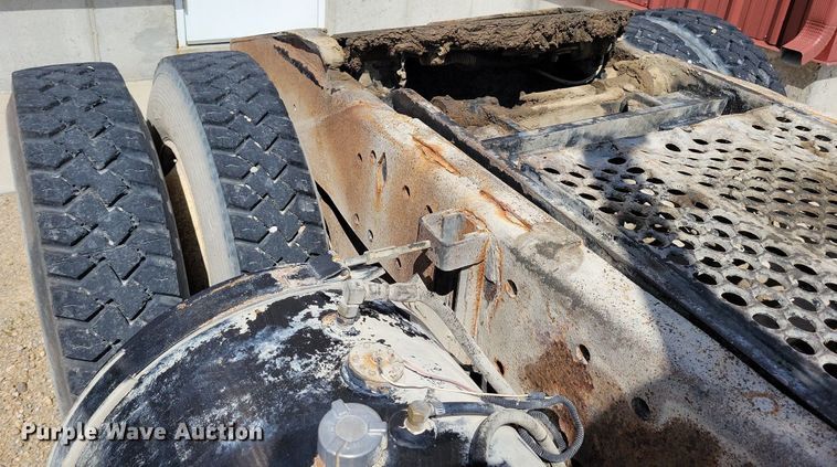 image for item JO9122 2006 Ottawa 30  yard truck