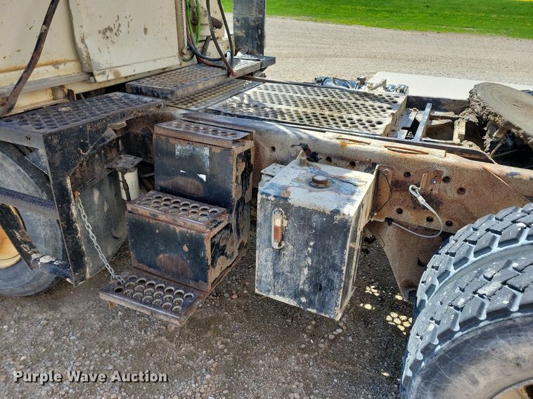 image for item JO9122 2006 Ottawa 30  yard truck