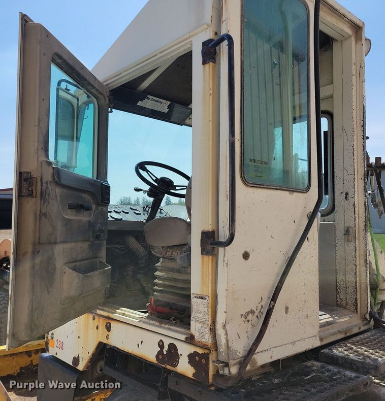 image for item JO9122 2006 Ottawa 30  yard truck