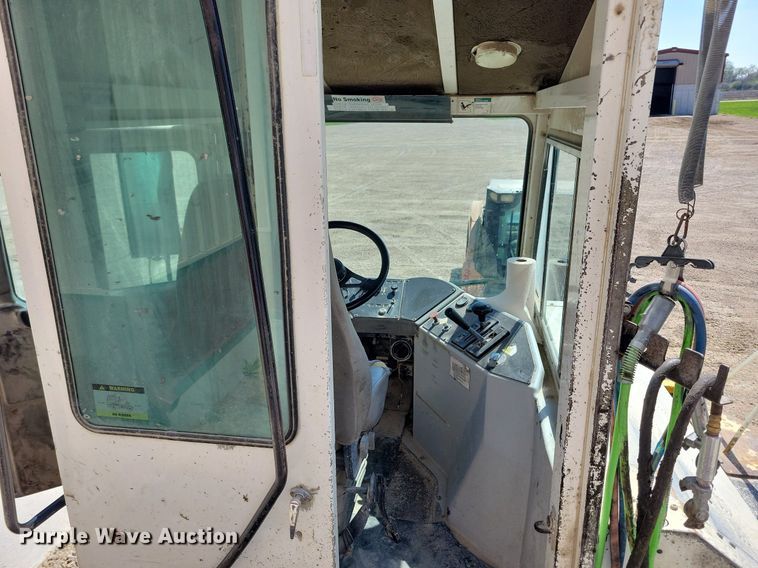 image for item JO9122 2006 Ottawa 30  yard truck