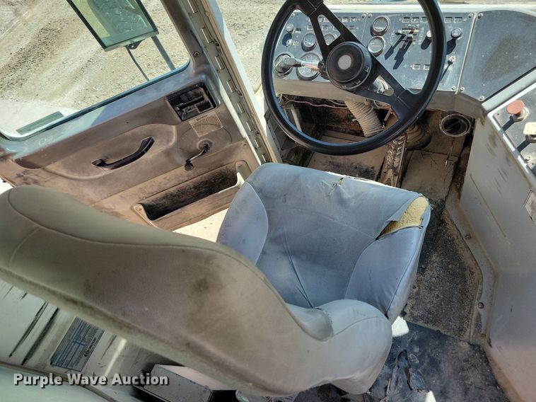 image for item JO9122 2006 Ottawa 30  yard truck