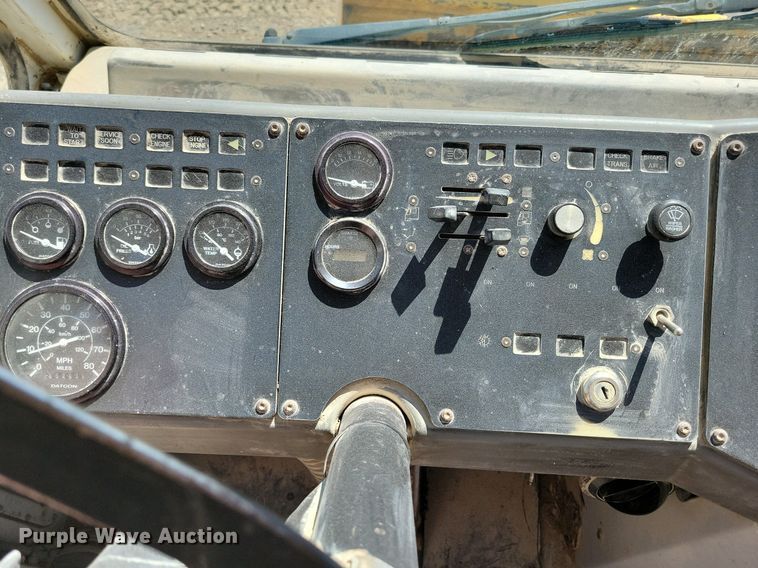 image for item JO9122 2006 Ottawa 30  yard truck