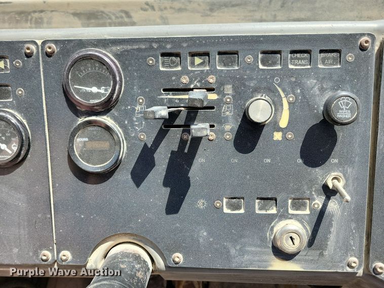 image for item JO9122 2006 Ottawa 30  yard truck