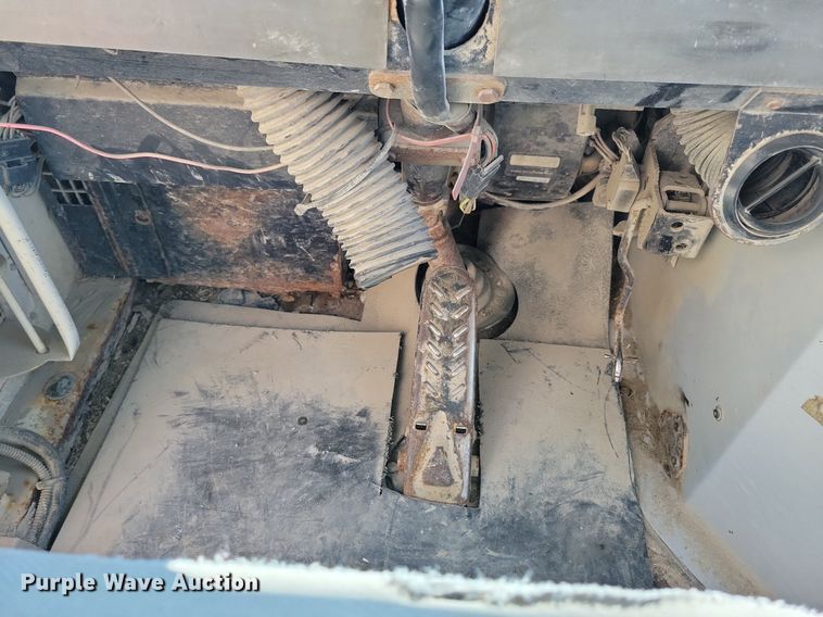 image for item JO9122 2006 Ottawa 30  yard truck