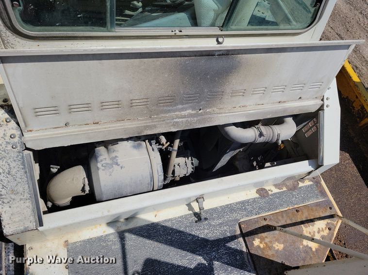 image for item JO9122 2006 Ottawa 30  yard truck