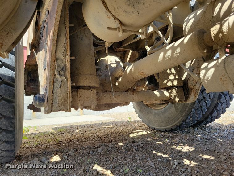 image for item JO9122 2006 Ottawa 30  yard truck