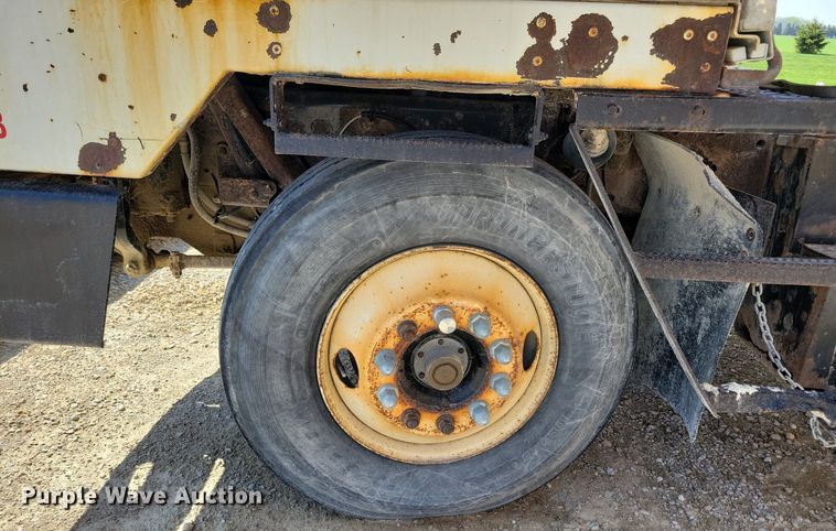 image for item JO9122 2006 Ottawa 30  yard truck