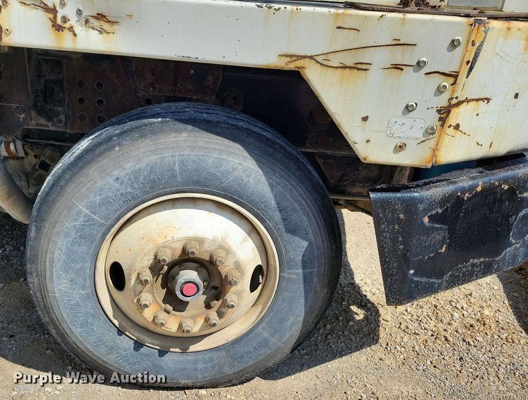 image for item JO9122 2006 Ottawa 30  yard truck