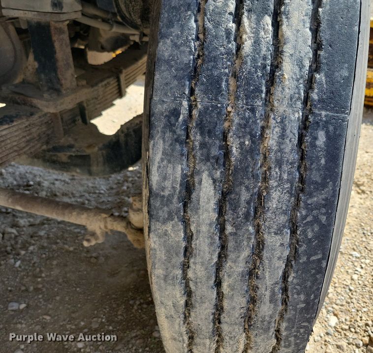 image for item JO9122 2006 Ottawa 30  yard truck