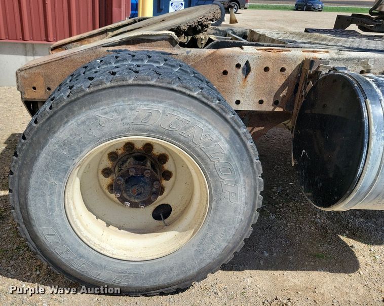 image for item JO9122 2006 Ottawa 30  yard truck