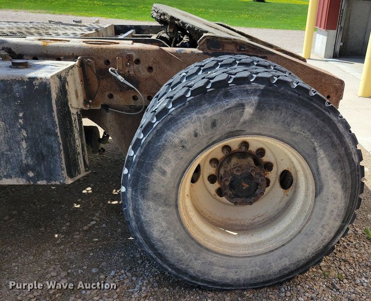 image for item JO9122 2006 Ottawa 30  yard truck