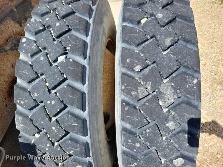 image for item JO9122 2006 Ottawa 30  yard truck