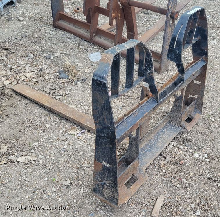 image for item JO9126 48" L skid steer forks