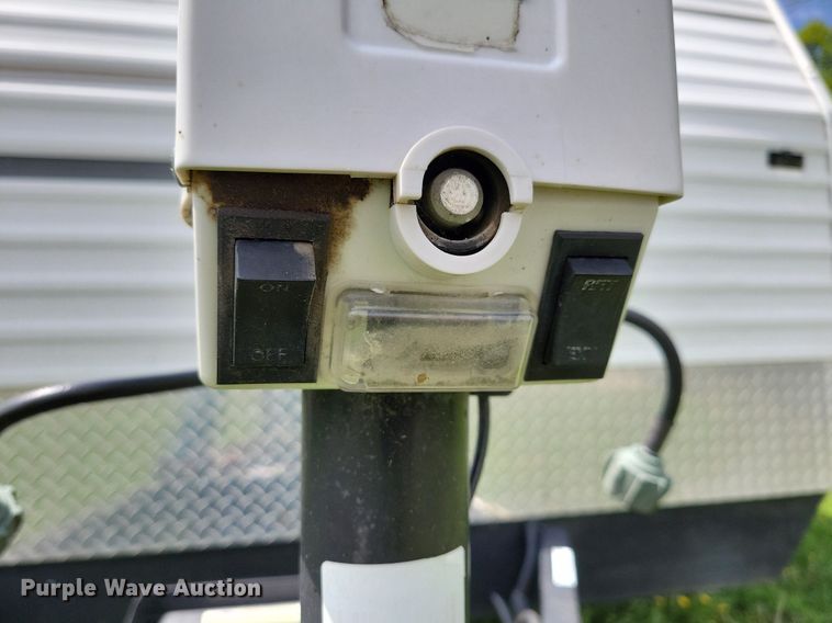 image for item JO9128 2005 Forest River Cherokee Lite  camper