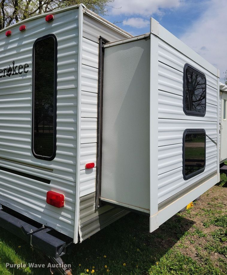 image for item JO9128 2005 Forest River Cherokee Lite  camper