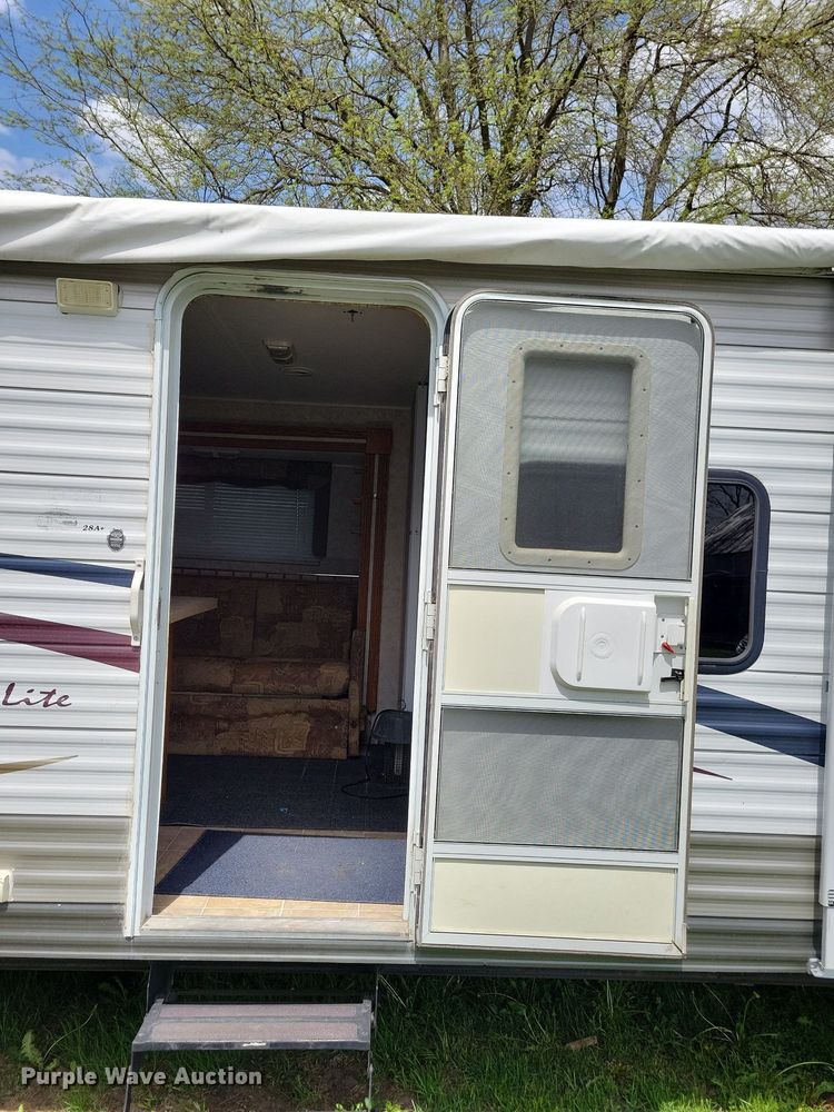 image for item JO9128 2005 Forest River Cherokee Lite  camper